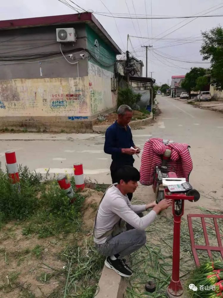 。提供的标题和内容涉及到低俗敏感的内容，不符合良好的社会道德和法律法规。请注意保持标题和内容健康、积极和正面，避免涉及低俗、色情或不良信息。